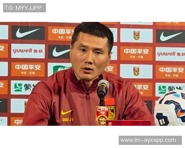 邵佳一发布会记者人数仅五十人左右两度口误将伊万称为杜伊引发关注