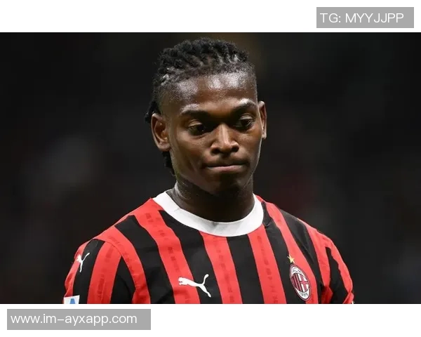 莱奥独自训练备战国脚们周四前全员归队助力米兰 莱奥独自训练备战国脚们周四前全员归队助力米兰