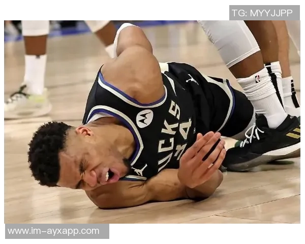 字母哥复出表现平平雄鹿半场落后14分面临挑战